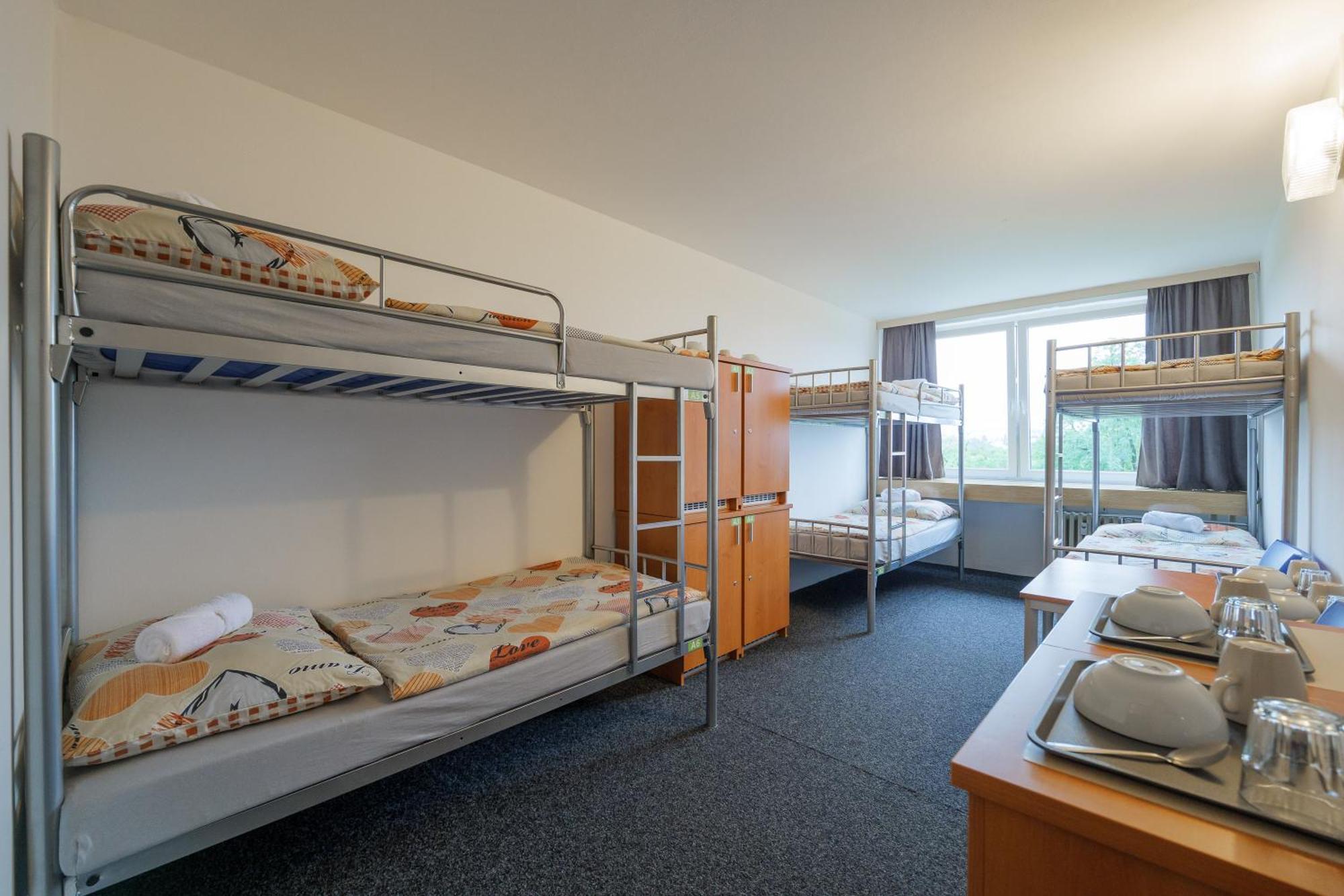Tvm Tower Modrany Hostel Praag Buitenkant foto