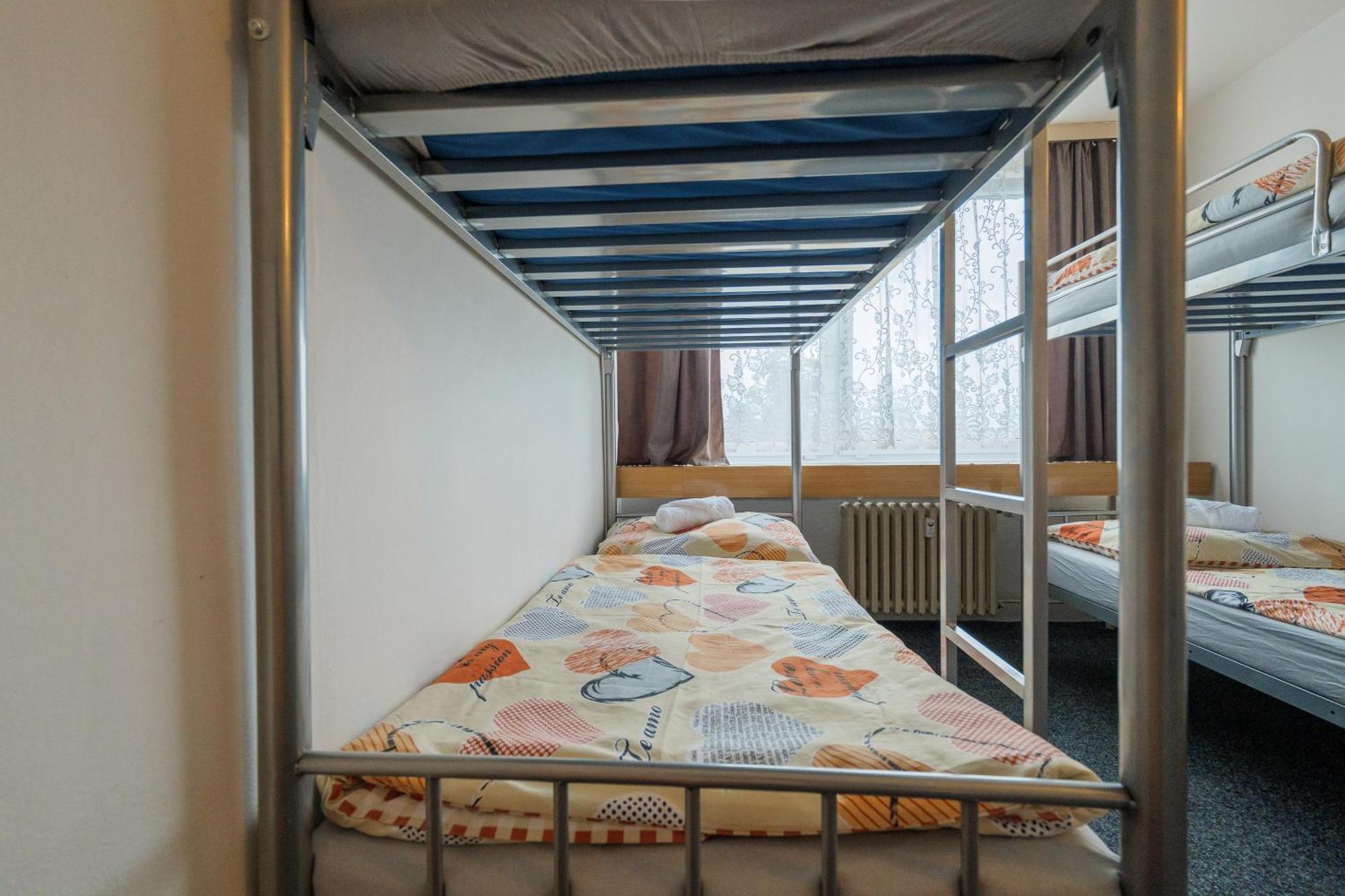 Tvm Tower Modrany Hostel Praag Buitenkant foto