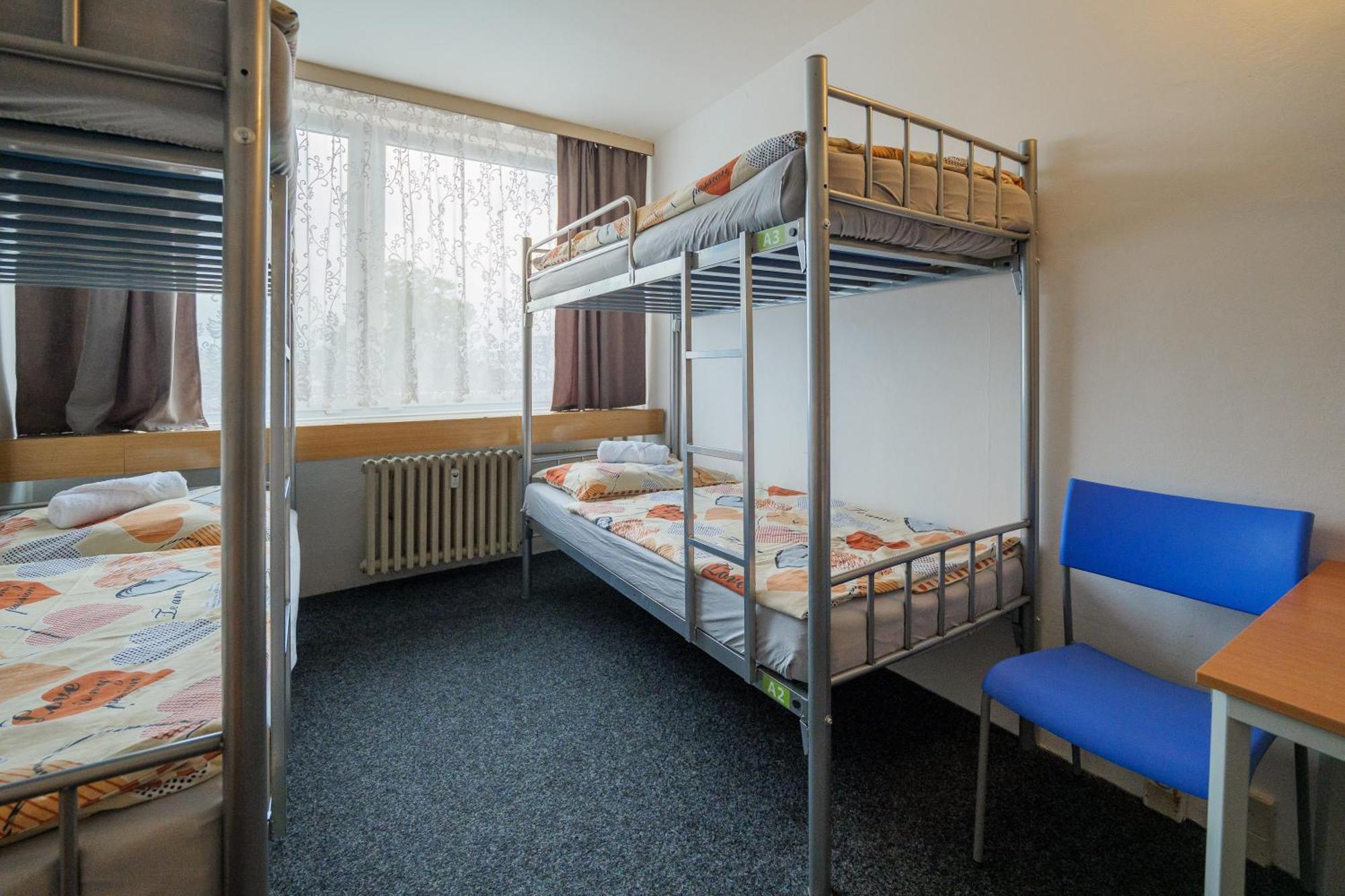 Tvm Tower Modrany Hostel Praag Buitenkant foto