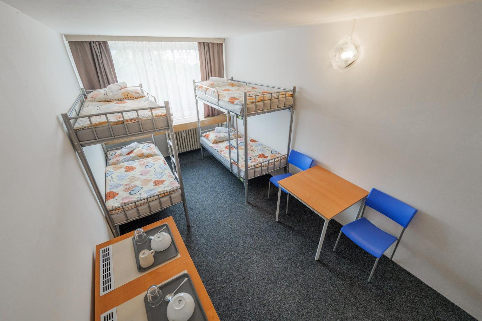 Tvm Tower Modrany Hostel Praag Buitenkant foto