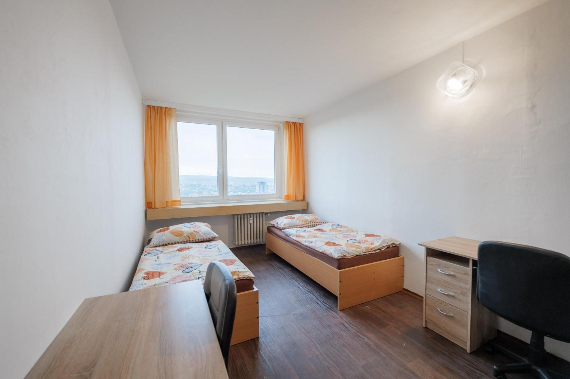 Tvm Tower Modrany Hostel Praag Buitenkant foto