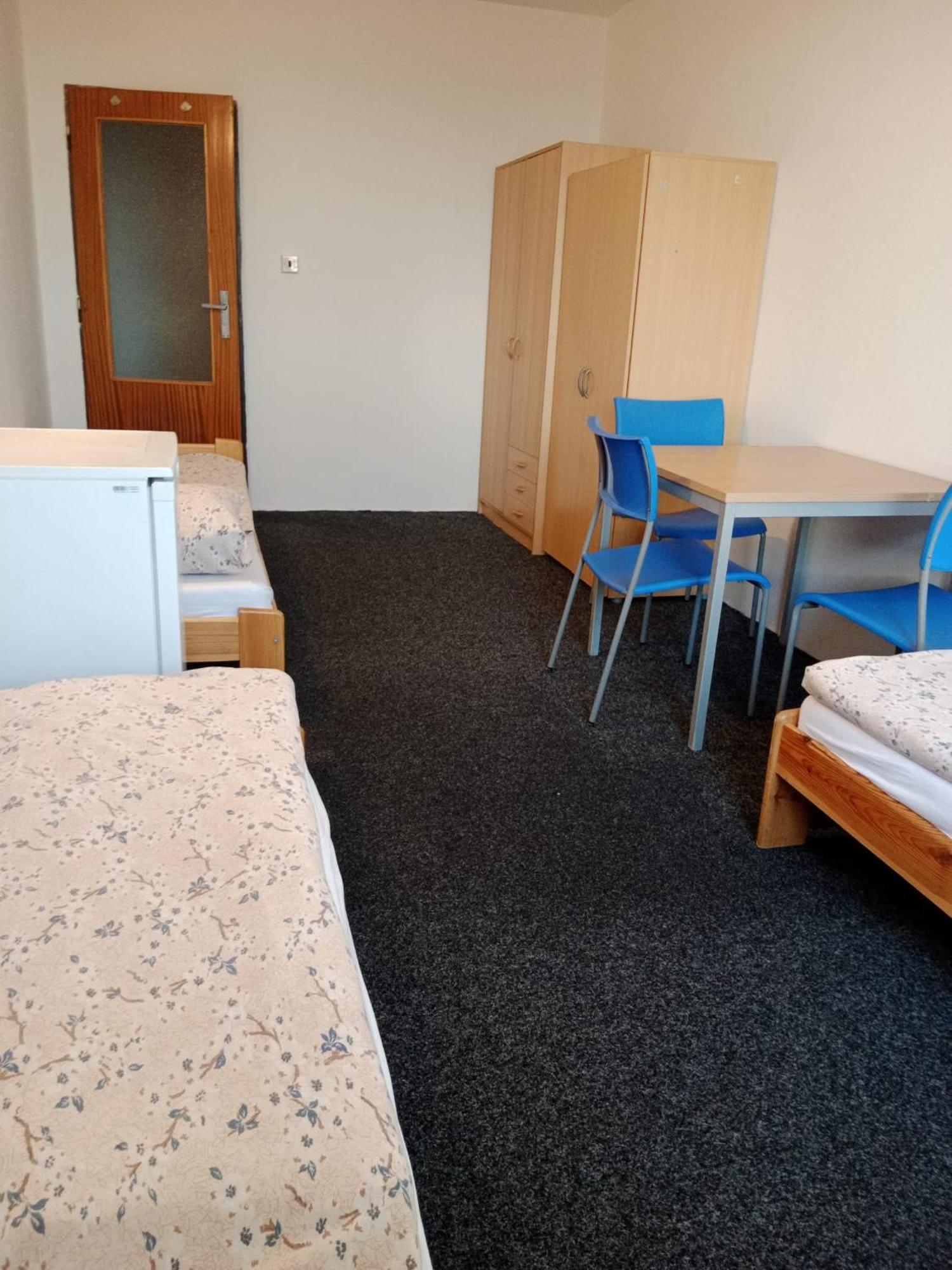Tvm Tower Modrany Hostel Praag Buitenkant foto
