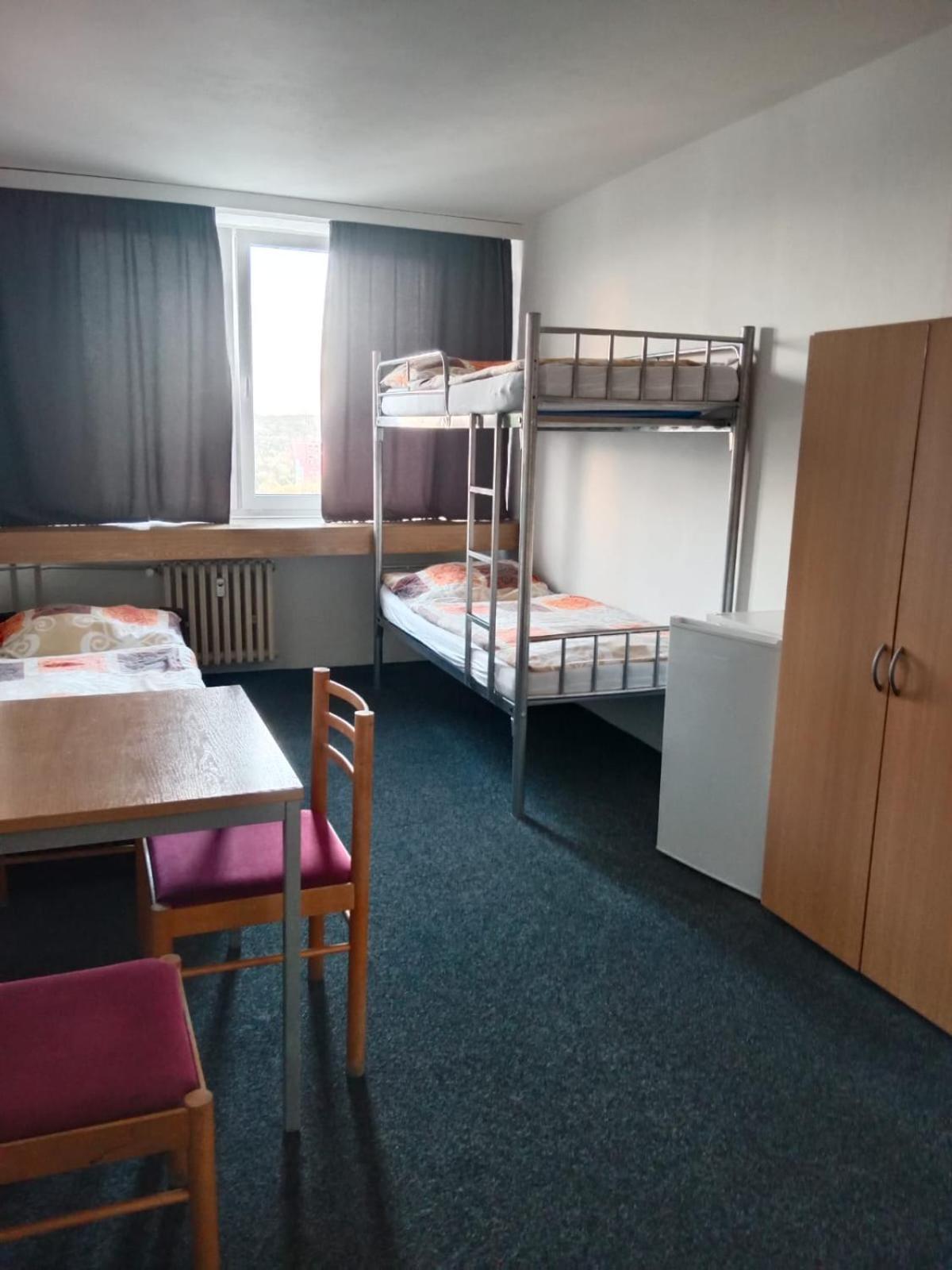 Tvm Tower Modrany Hostel Praag Buitenkant foto
